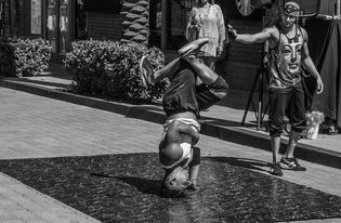 米兰体育app网址-“2025世界运动会：运动舞蹈，舞者用节奏打破极限，激烈角逐精彩不停”