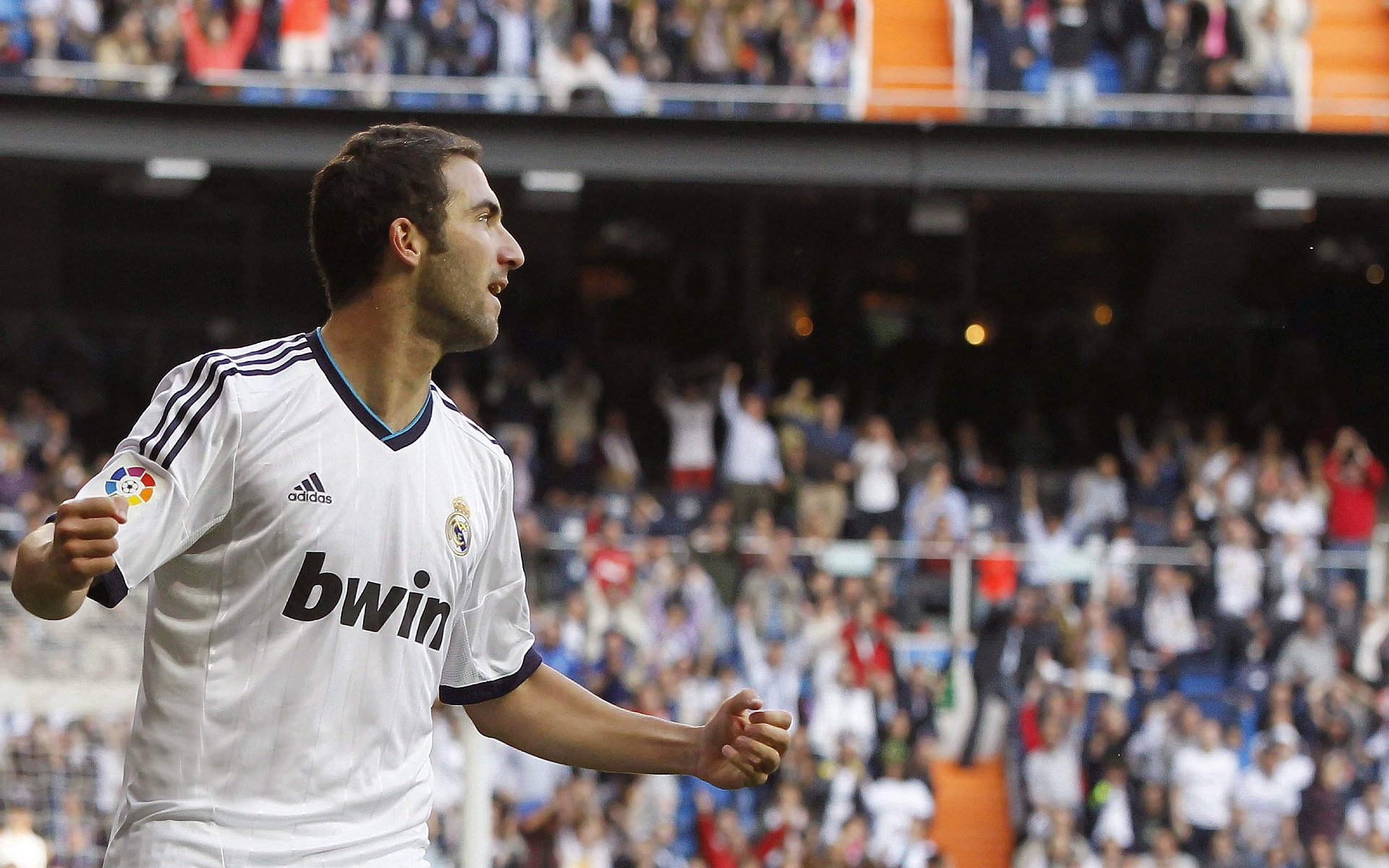 米兰体育app下载安装-欧冠经典战术分析：如何破解对手防线？，欧冠对战规则